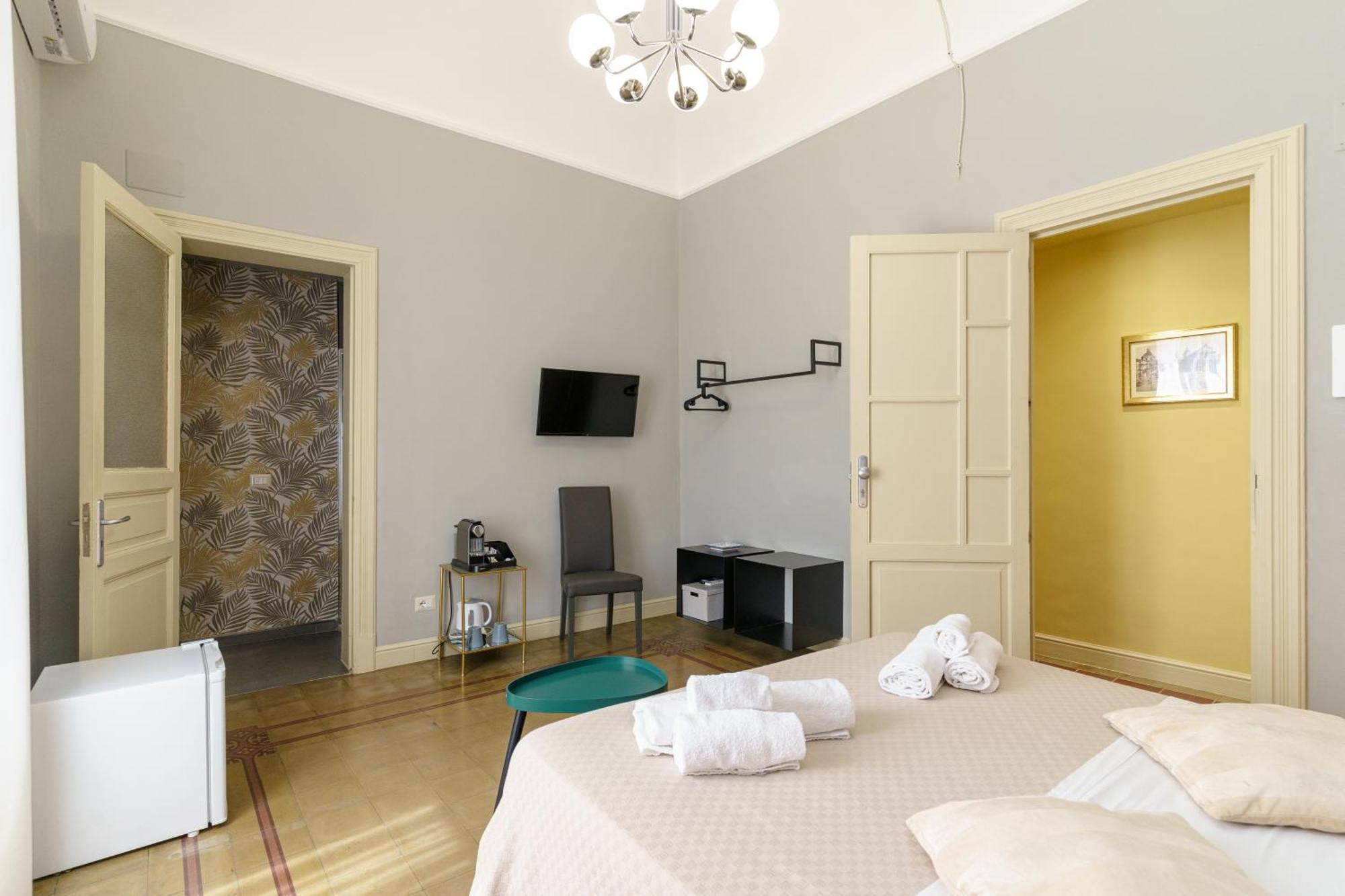 Bed and Breakfast La Finestra Sul Duomo Катания Экстерьер фото